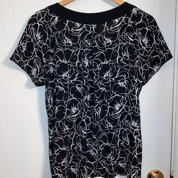 Black and white floral top - Picture 2 of 4
